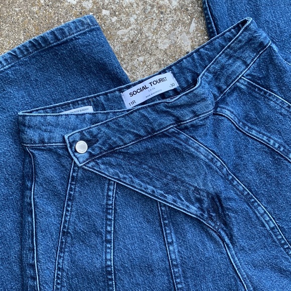 Social Tourist Hollister | Ultra High Rise Baggy Boho 70s Wide Leg Jeans - Picture 5 of 12